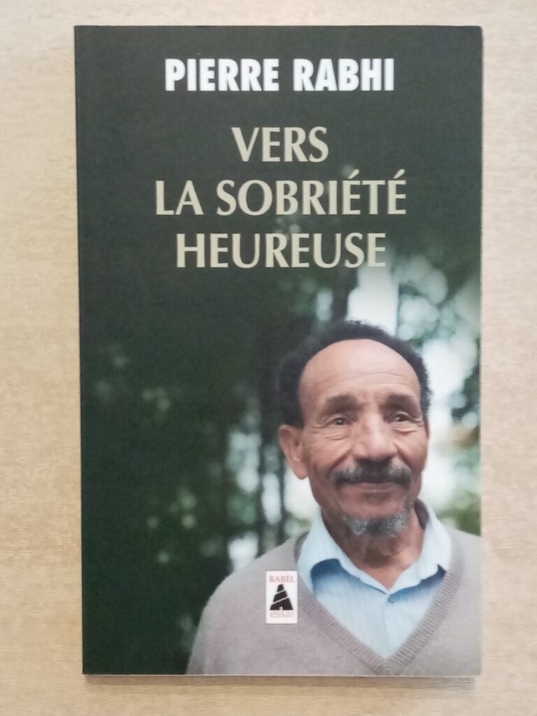 bibliothèque inspirante et minimaliste au bonheur du tri Rabhi