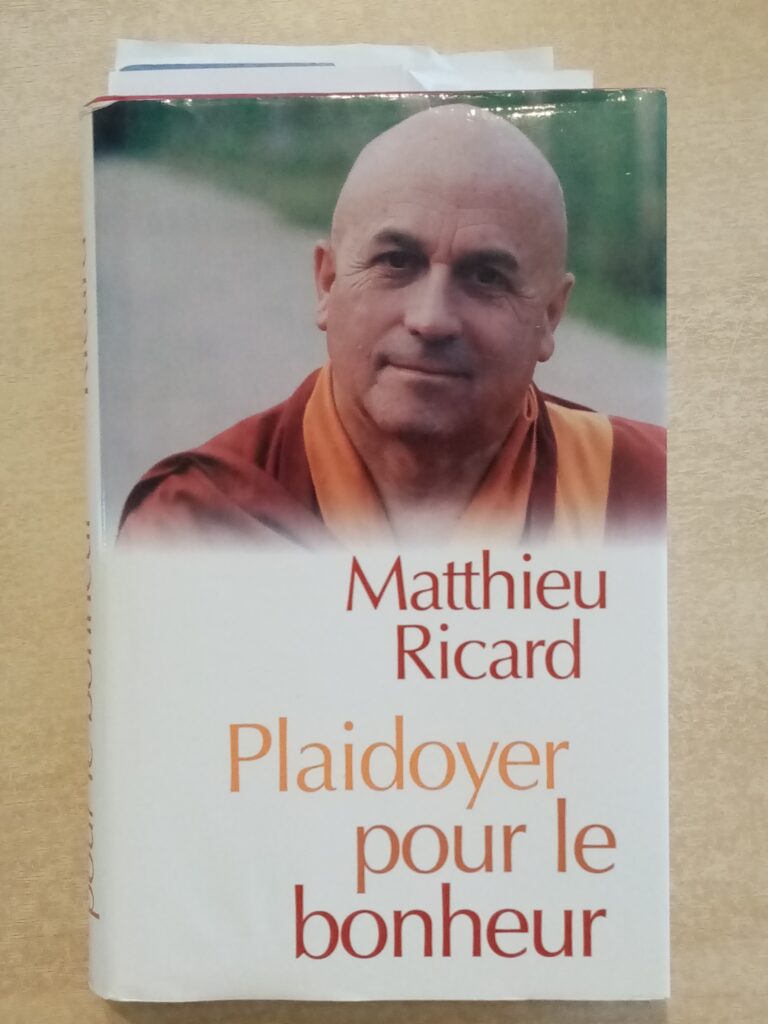 bibliothèque inspirante et minimaliste au bonheur du tri Ricard